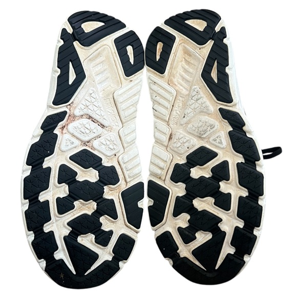 Size 10.2 E Wide-Hoka Arahi 7 Black/White - Picture 5 of 5
